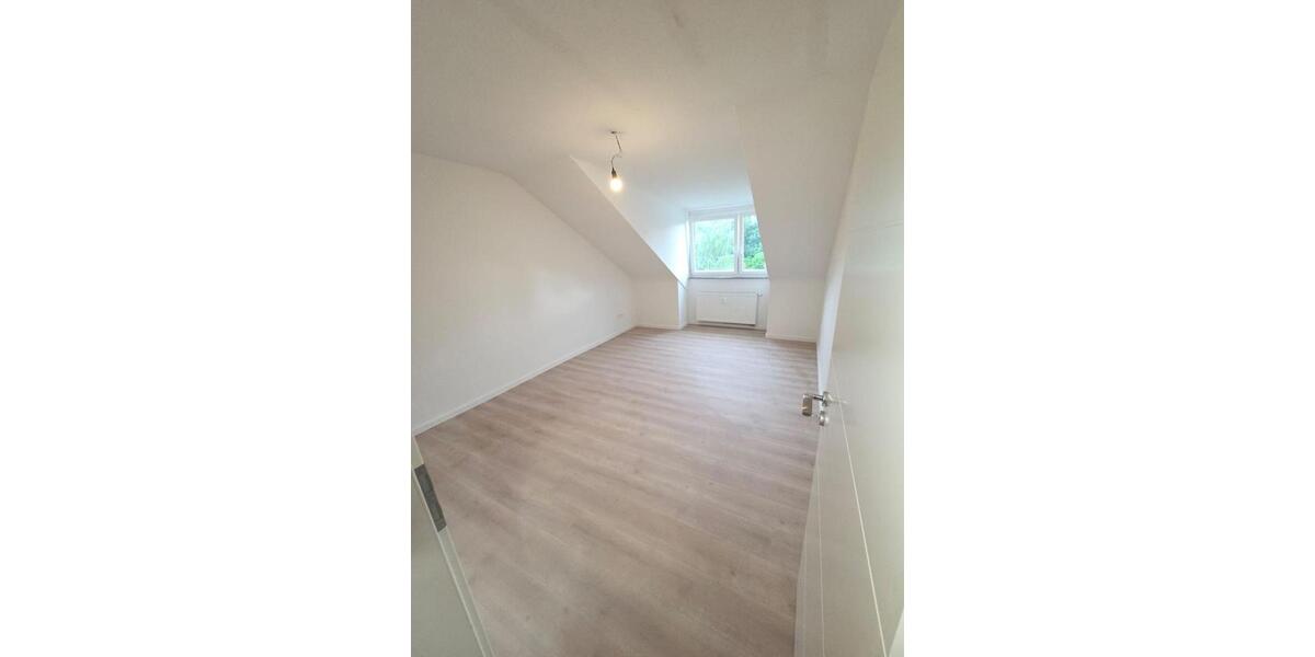 Dachgeschoßwohnung Duisburg Rheinhausen - 2 Zimmer, 45 m&sup2;, 360&euro; | Angebot:26689646