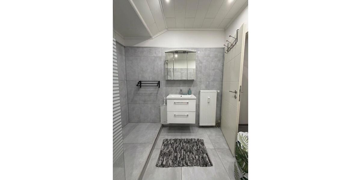 Dachgeschoßwohnung Duisburg Rheinhausen - 3.5 Zimmer, 80 m&sup2;, 190.000&euro; | Angebot:27258760