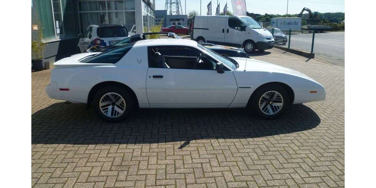 Pontiac Firebird 200.900 km 13.750 &euro; Wesel 46485