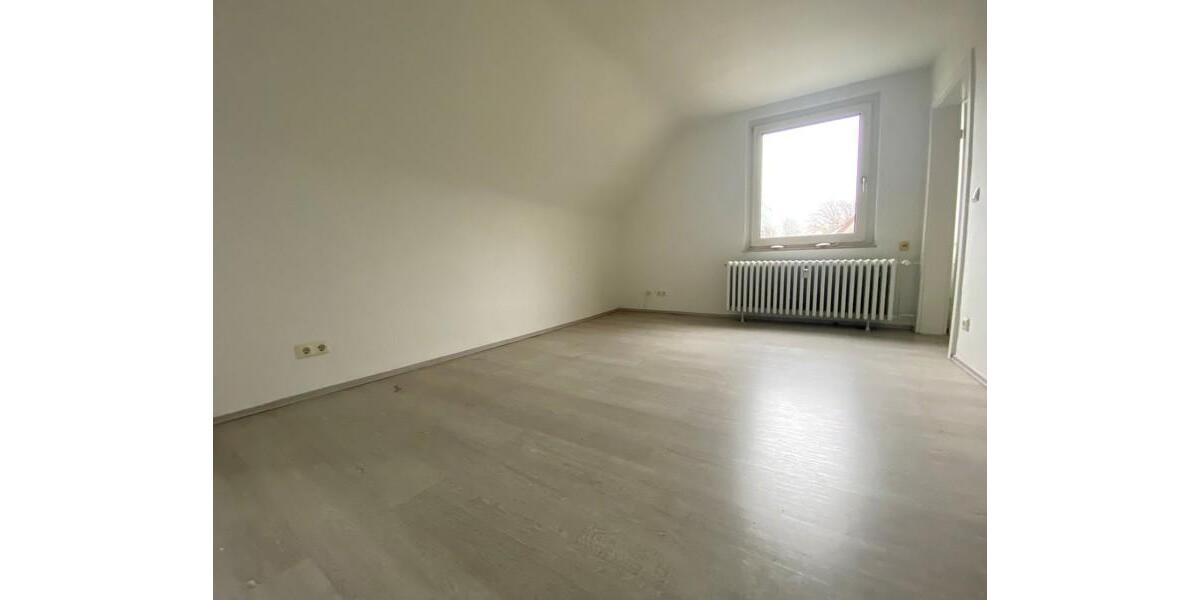 Dachgeschoßwohnung Essen Stadtbezirk VI - 3.5 Zimmer, 38 m&sup2;, 382&euro; | Angebot:25277384