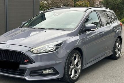 Ford Focus 97.000 km 15.950 &euro; Bochum-Wattenscheid 44866