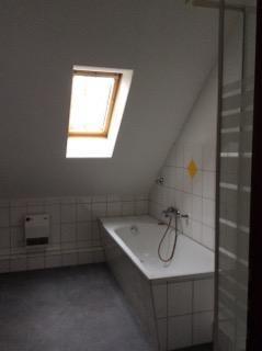 Dachgeschoßwohnung Essen Stadtbezirk IV - 2.5 Zimmer, 80 m&sup2;, 700&euro; | Angebot:25881133