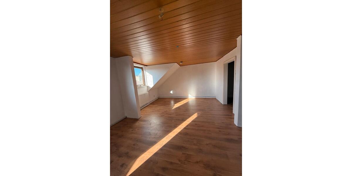 Dachgeschoßwohnung Gelsenkirchen Gelsenkirchen-Nord - 2 Zimmer, 77 m&sup2;, 450&euro; | Angebot:26005024