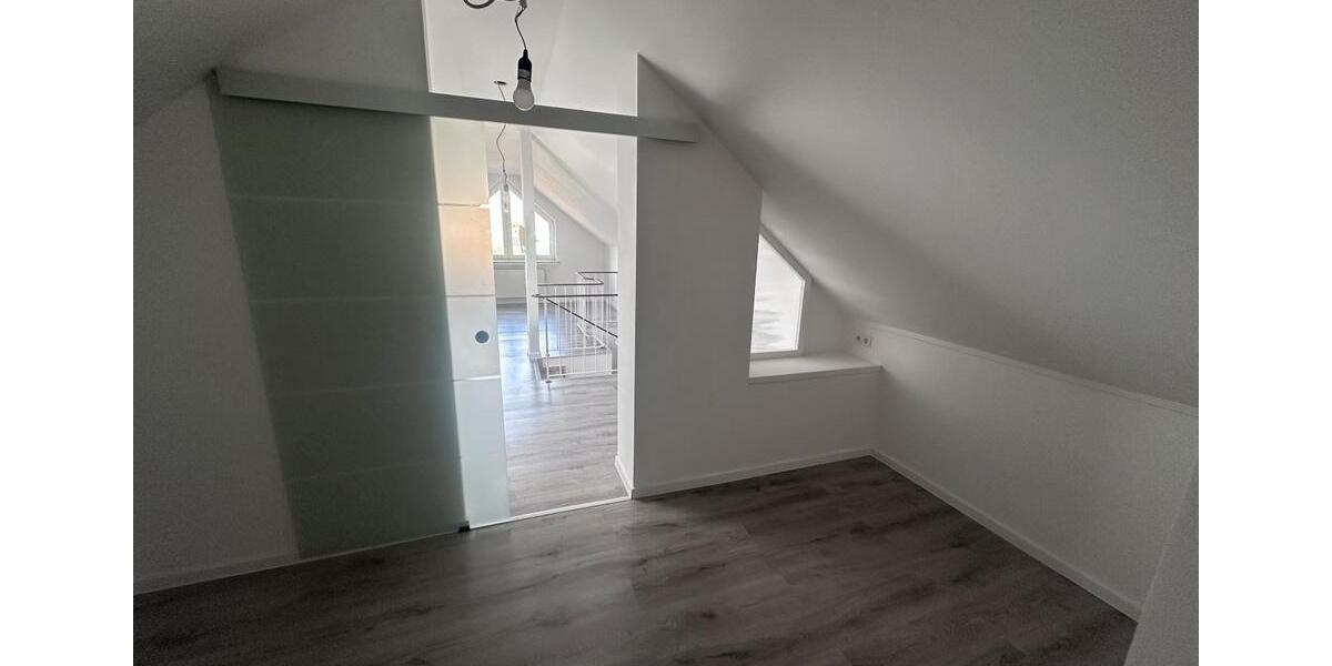 Dachgeschoßwohnung Gelsenkirchen Gelsenkirchen-Mitte - 1 Zimmer, 40 m&sup2;, 400&euro; | Angebot:25325480