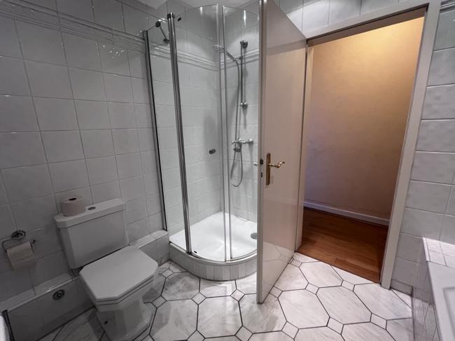 Etagenwohnung Duisburg Rheinhausen - 4 Zimmer, 190 m&sup2;, 1.800&euro; | Angebot:25378981