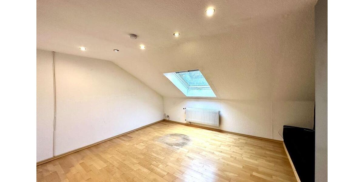 Dachgeschoßwohnung Oberhausen - 3 Zimmer, 85 m&sup2;, 595&euro; | Angebot:26532496