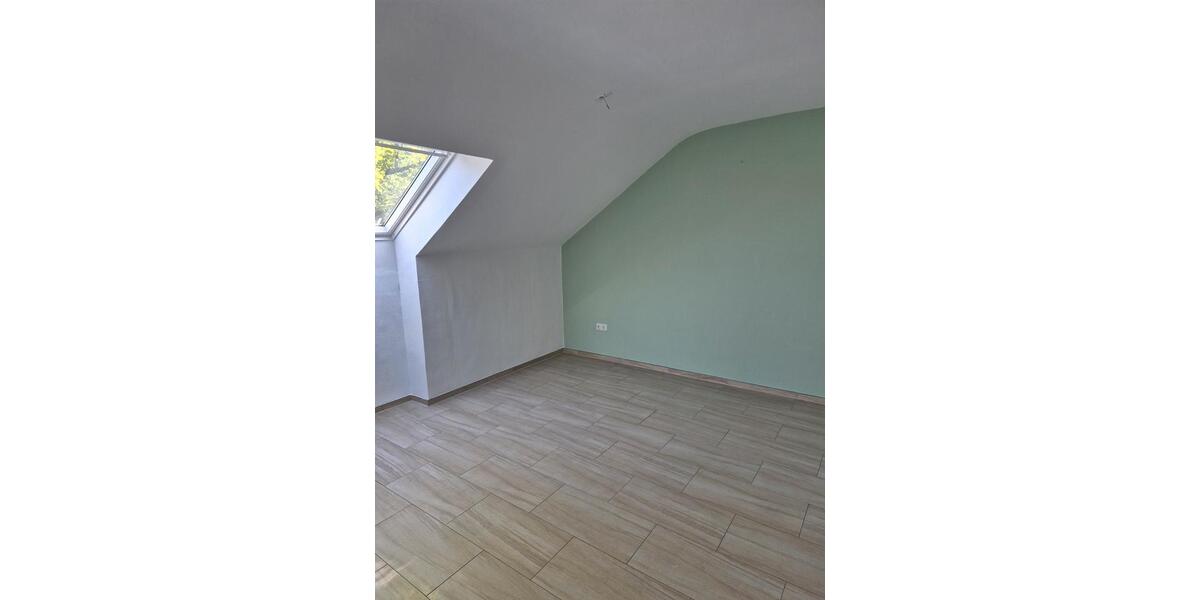 Dachgeschoßwohnung Duisburg Essenberg - 3 Zimmer, 68 m&sup2;, 760&euro; | Angebot:26702250