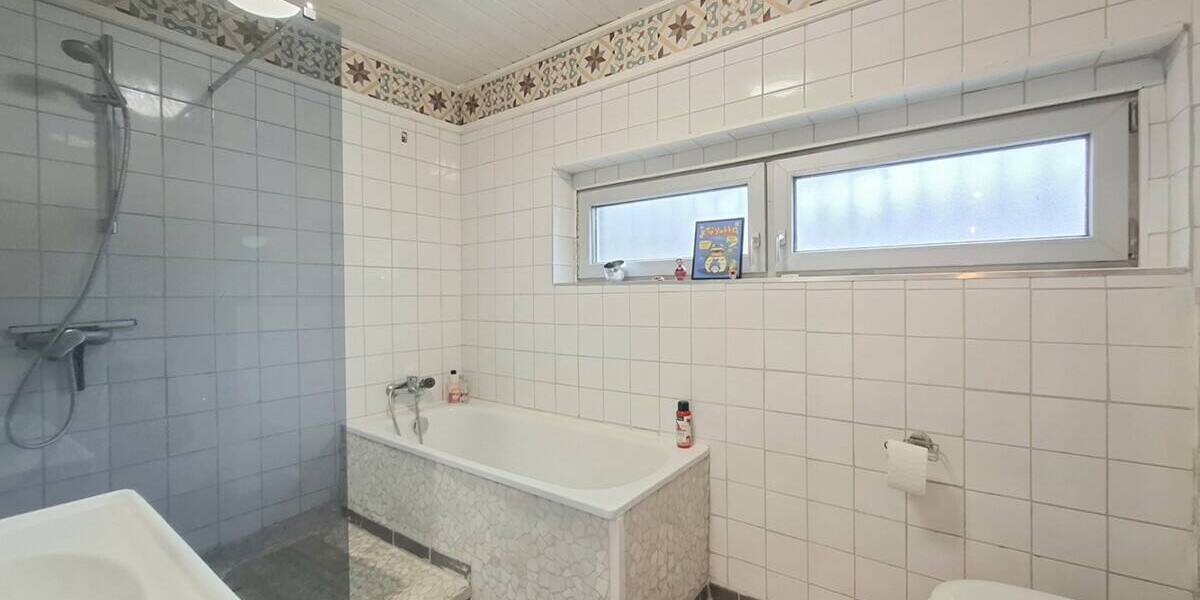 Freistehender Bungalow mit Split-Leveln und Einliegerwohnung am Rande der Haard in ruhiger Wohnlage - Mehrfamilienhaus, Wohnhaus Oer-Erkenschwick Oer | Angebot:26132021