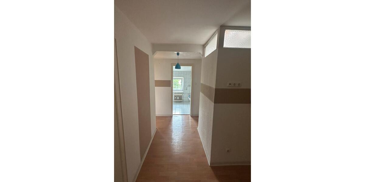 Dachgeschoßwohnung Duisburg Essenberg - 3.5 Zimmer, 81 m&sup2;, 500&euro; | Angebot:26700846