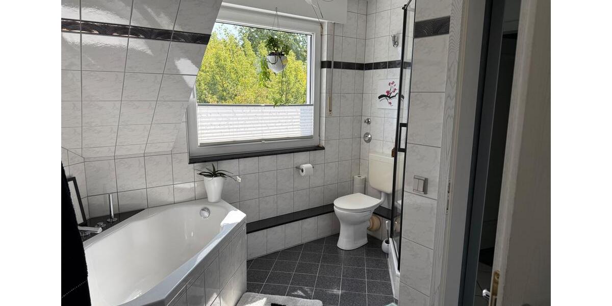 Dachgeschoßwohnung Oberhausen Biefang - 3.5 Zimmer, 80 m&sup2;, 269.000&euro; | Angebot:25160223