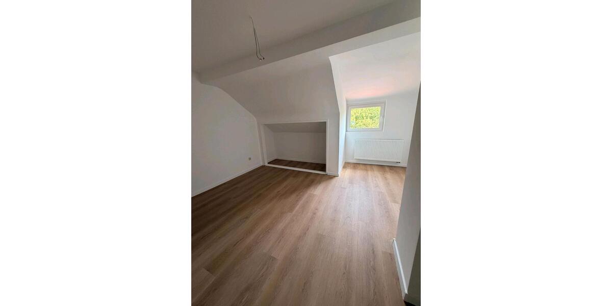 Dachgeschoßwohnung Essen Stadtbezirk V - 2 Zimmer, 74 m&sup2;, 900&euro; | Angebot:26704139