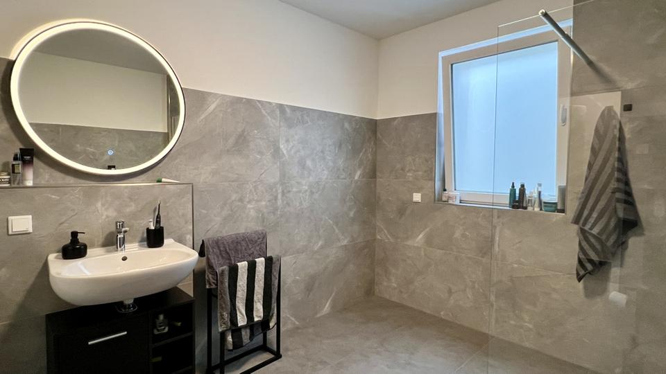 Etagenwohnung Duisburg Duisburg-Mitte - 2 Zimmer, 83 m&sup2;, 1.100&euro; | Angebot:25648648