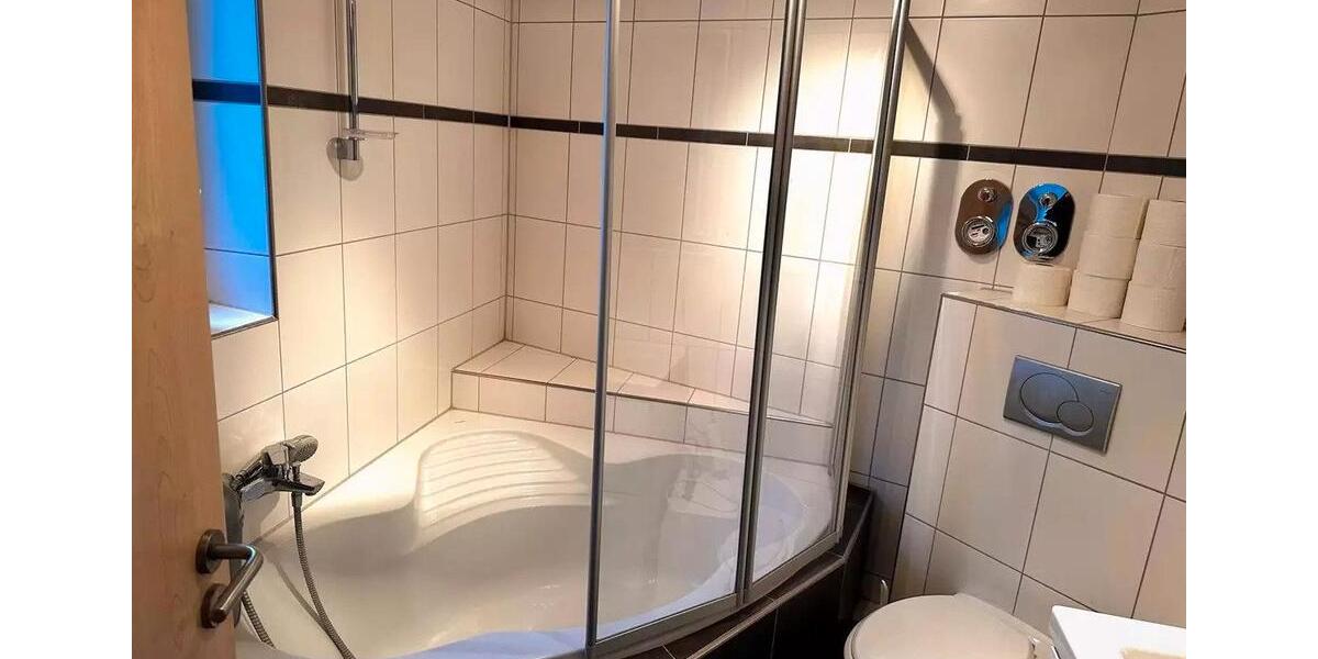 Dachgeschoßwohnung Essen Stadtbezirk VI - 15 Zimmer, 141 m&sup2;, 450&euro; | Angebot:25976744