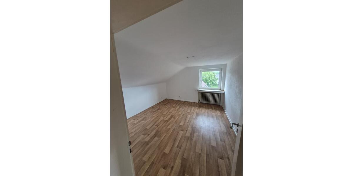 Dachgeschoßwohnung Dinslaken Lohberg - 3.5 Zimmer, 67 m&sup2;, 770&euro; | Angebot:26603542