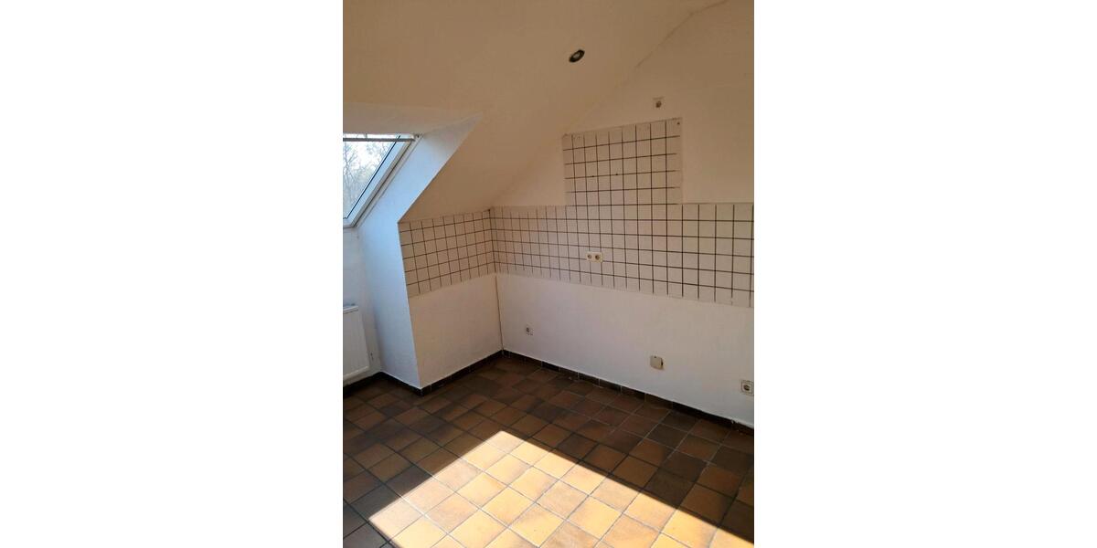 Dachgeschoßwohnung Duisburg Ruhrort - 4 Zimmer, 95 m&sup2;, 149.000&euro; | Angebot:26178480
