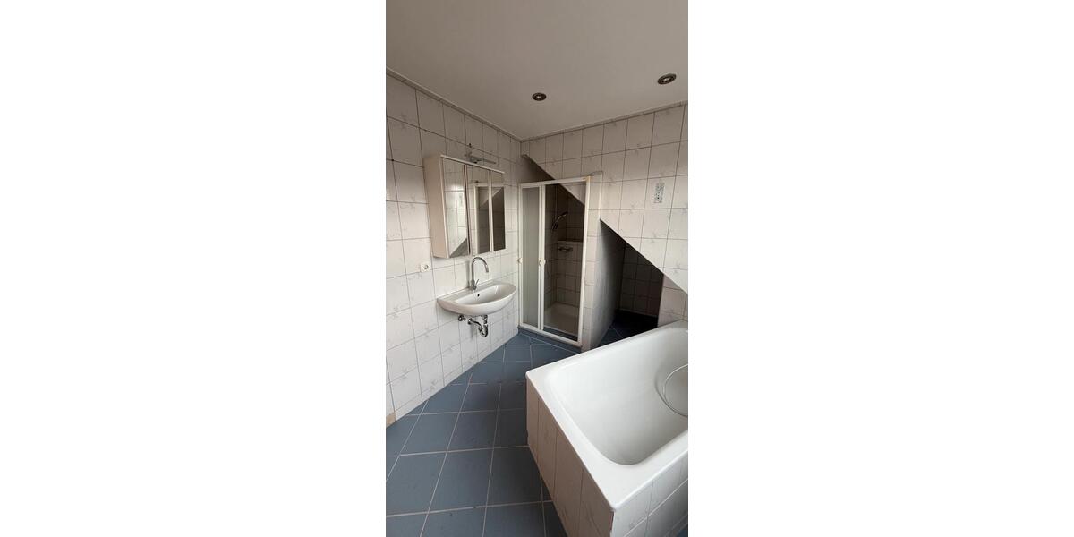 Dachgeschoßwohnung Oberhausen Schmachtendorf - 3.5 Zimmer, 95 m&sup2;, 1.200&euro; | Angebot:26603573