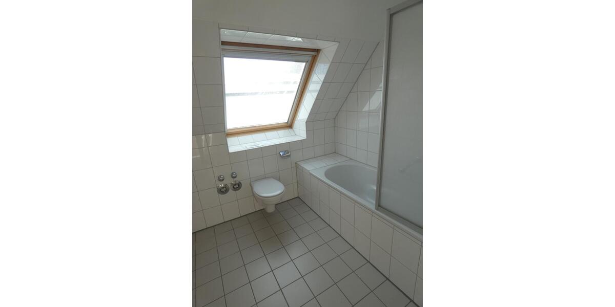 Dachgeschoßwohnung Essen Stadtbezirk IV - 3 Zimmer, 80 m&sup2;, 844&euro; | Angebot:25920220