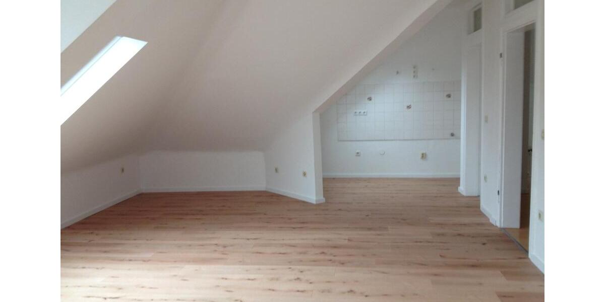 Dachgeschoßwohnung Duisburg Essenberg - 4 Zimmer, 83 m&sup2;, 550&euro; | Angebot:25378652