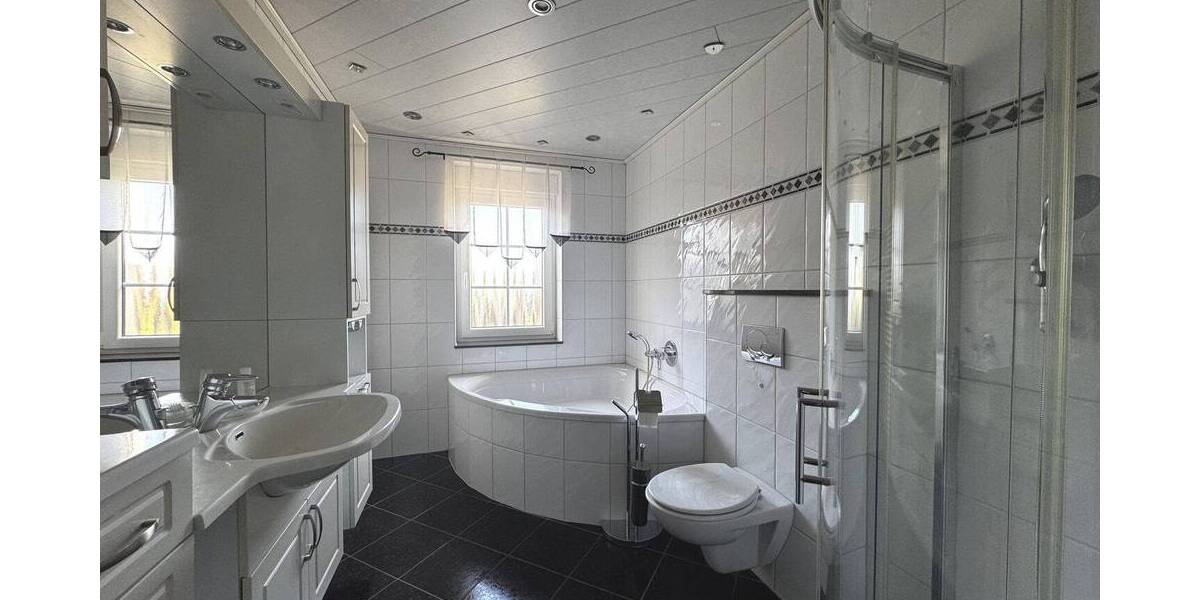 Reihenmittelhaus Oberhausen Sterkrade-Mitte - 5 Zimmer, 98 m&sup2;, 249.000&euro; | Angebot:26629420