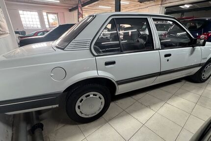 Opel Ascona 49.000 km 5.990 &euro; Oberhausen 46119