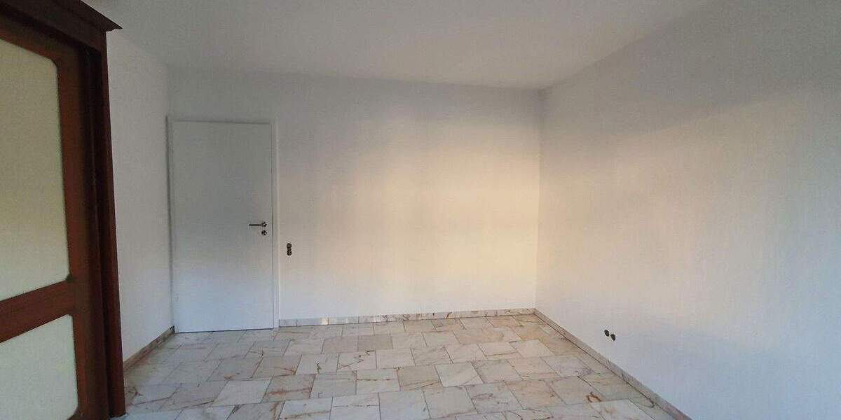 Etagenwohnung Duisburg Rahm - 4 Zimmer, 130 m&sup2;, 1.800&euro; | Angebot:25854102