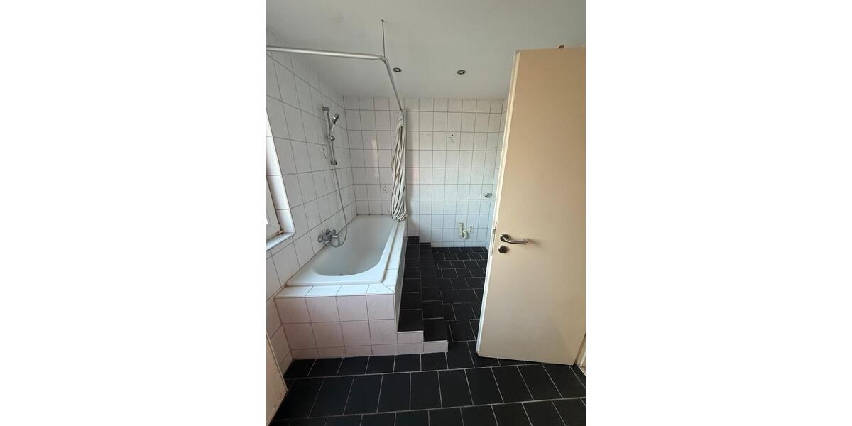 Dachgeschoßwohnung Essen Stadtbezirk V - 2 Zimmer, 70 m&sup2;, 750&euro; | Angebot:26699828