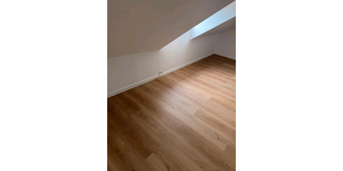 Dachgeschoßwohnung Essen Stadtbezirk V - 2 Zimmer, 74 m&sup2;, 900&euro; | Angebot:26704139
