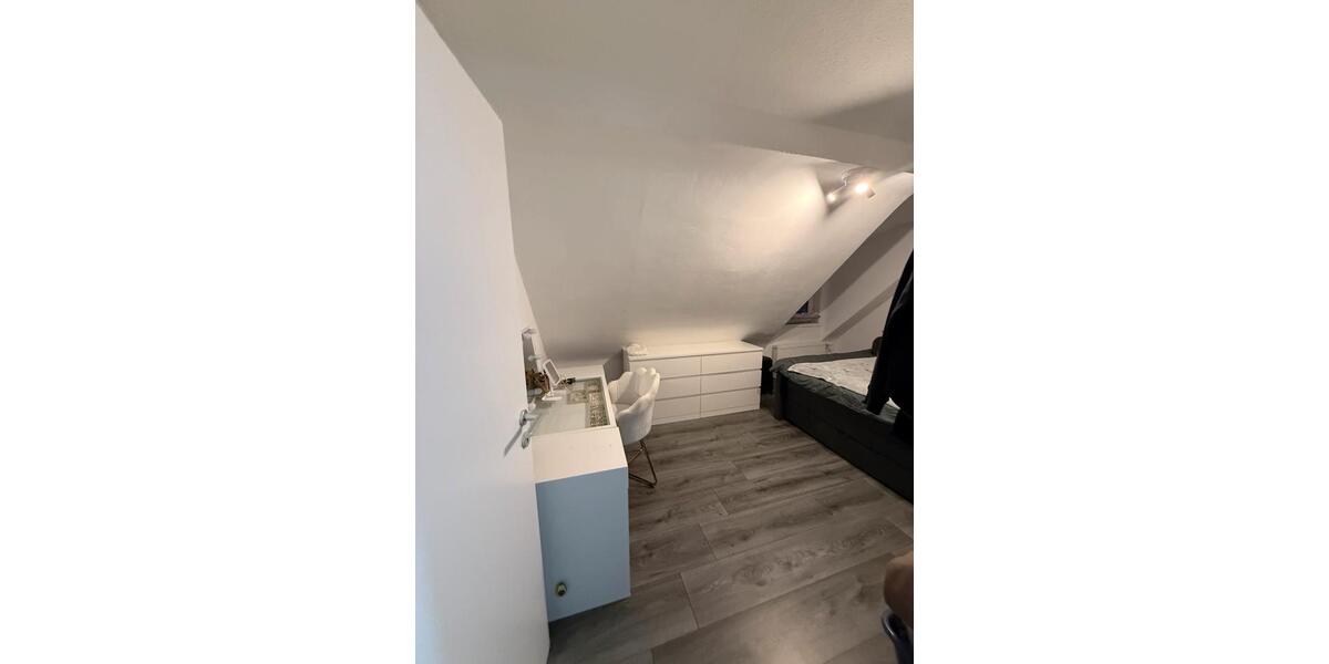 Dachgeschoßwohnung Duisburg Hochheide - 2 Zimmer, 40 m&sup2;, 532&euro; | Angebot:25753649