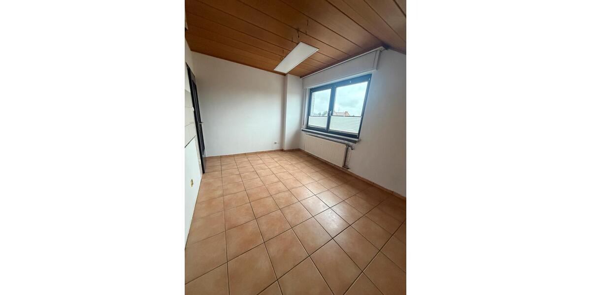 Etagenwohnung Duisburg Rheinhausen - 3 Zimmer, 93 m&sup2;, 1.300&euro; | Angebot:26696745