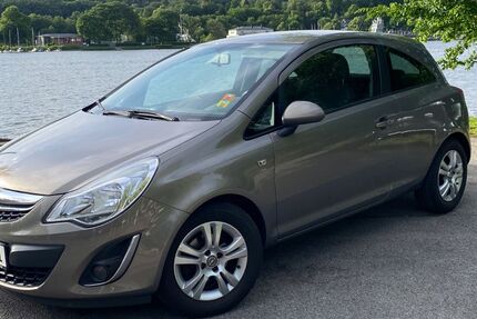 Opel Corsa 182.300 km 2.700 &euro; Essen 45239