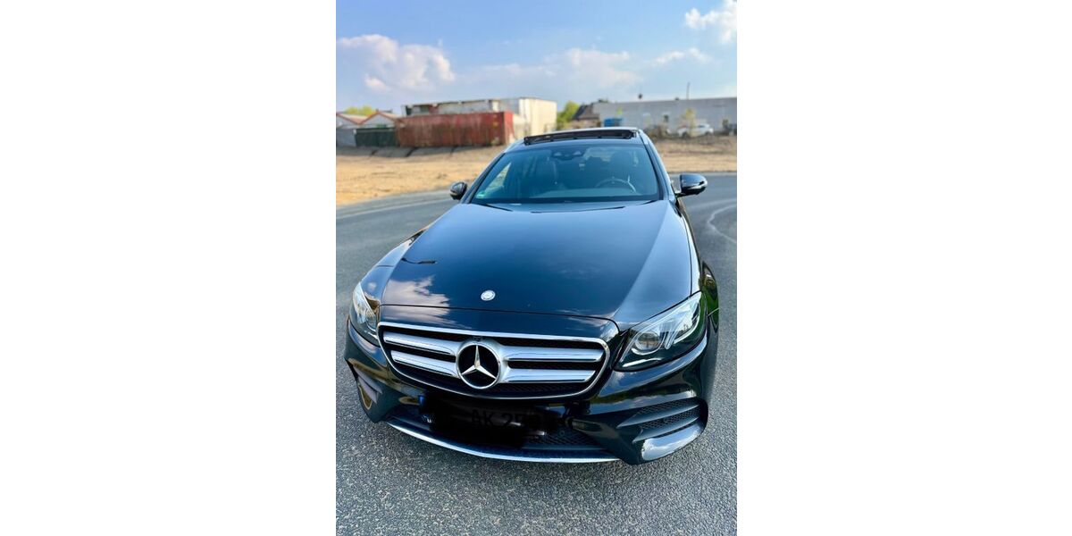 Mercedes-Benz 220 172.767 km 25.600 &euro; Marl 45772