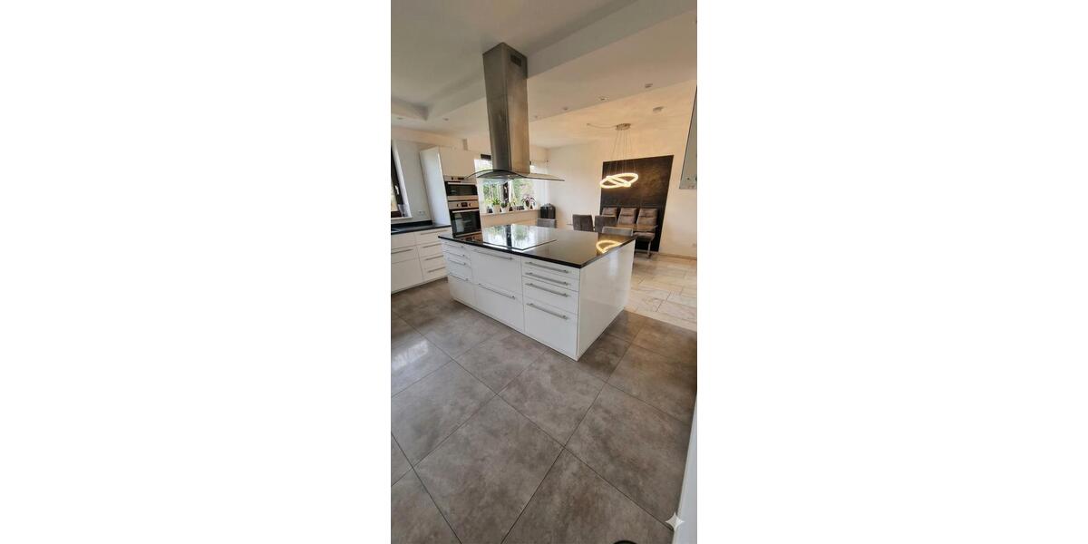 Einfamilienhaus Wesel - 8 Zimmer, 200 m&sup2;, 2.850&euro; | Angebot:26595947