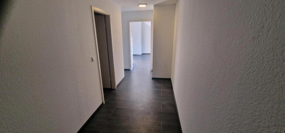 Dachgeschoßwohnung Duisburg Mittelmeiderich - 2.5 Zimmer, 71 m&sup2;, 117.500&euro; | Angebot:26124179