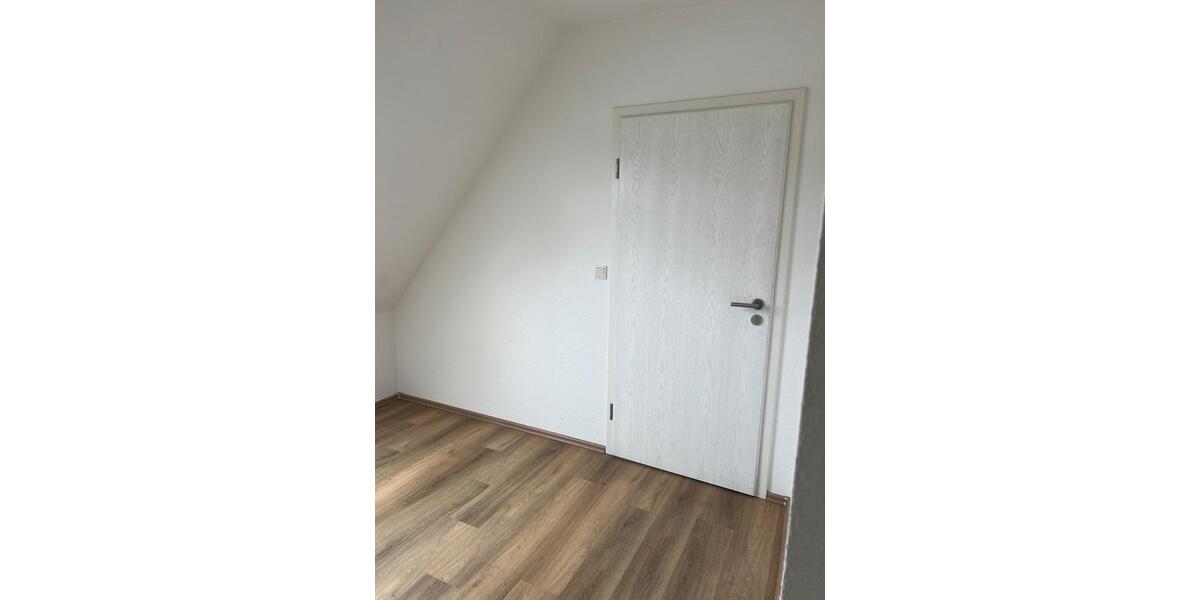 Dachgeschoßwohnung Essen Südviertel - 2.5 Zimmer, 35 m&sup2;, 550&euro; | Angebot:25916581