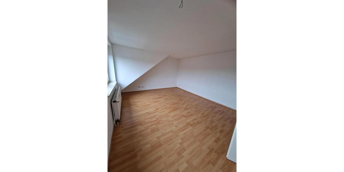 Dachgeschoßwohnung Duisburg Mittelmeiderich - 3.5 Zimmer, 144 m&sup2;, 250.000&euro; | Angebot:23595768