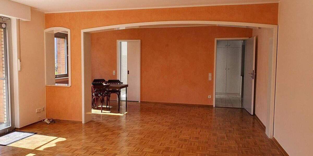 Etagenwohnung Duisburg Rahm - 4 Zimmer, 130 m&sup2;, 1.800&euro; | Angebot:25854102