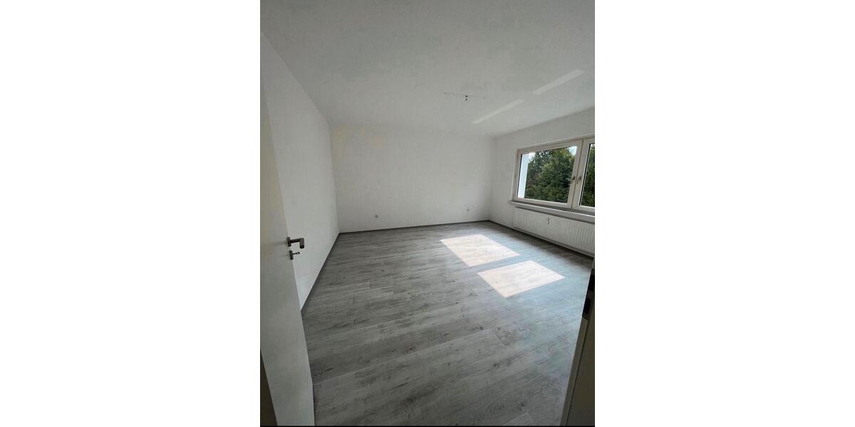 Dachgeschoßwohnung Duisburg Rheinhausen - 2.5 Zimmer, 56 m&sup2;, 750&euro; | Angebot:26692776