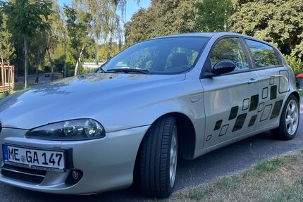 Alfa Romeo 147 128.000 km 3.790 &euro; Velbert 42549