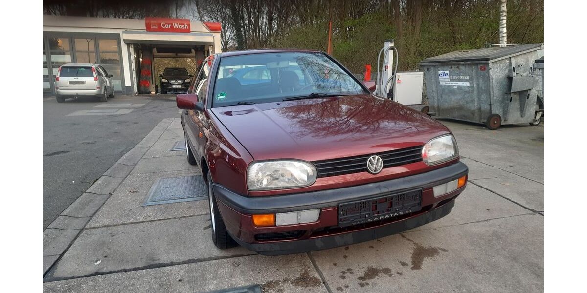VW Golf 110.000 km 2.650 &euro; Essen 45276