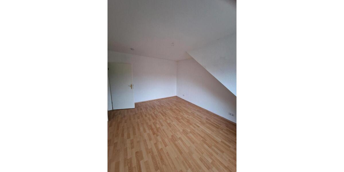 Dachgeschoßwohnung Duisburg Mittelmeiderich - 3.5 Zimmer, 144 m&sup2;, 250.000&euro; | Angebot:23595768