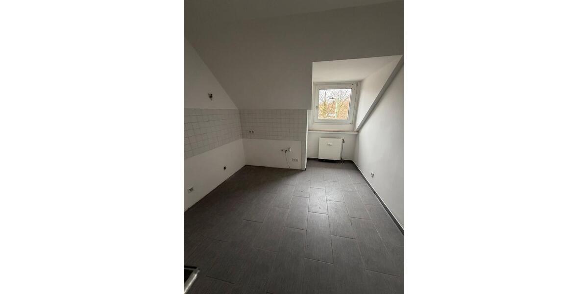Dachgeschoßwohnung Duisburg Hamborn - 2.5 Zimmer, 54 m&sup2;, 450&euro; | Angebot:26020339