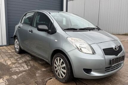 Toyota Yaris 80.000 km 2.550 &euro; Duisburg 47239
