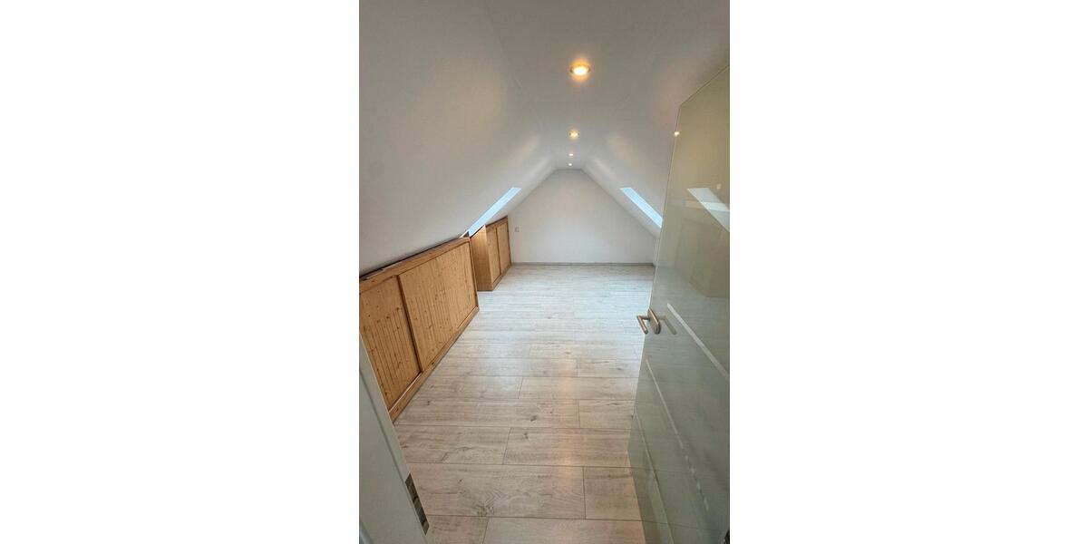 Dachgeschoßwohnung Essen Stadtbezirk III - 3 Zimmer, 77 m&sup2;, 1.050&euro; | Angebot:26028925