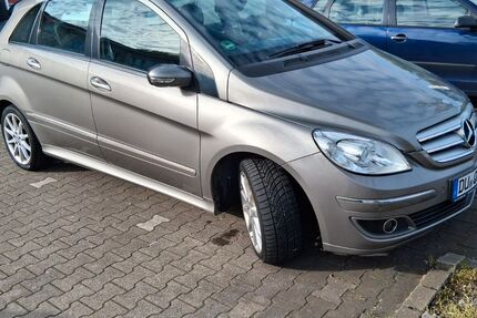 Mercedes-Benz 200 118.000 km 6.200 &euro; Duisburg 47055