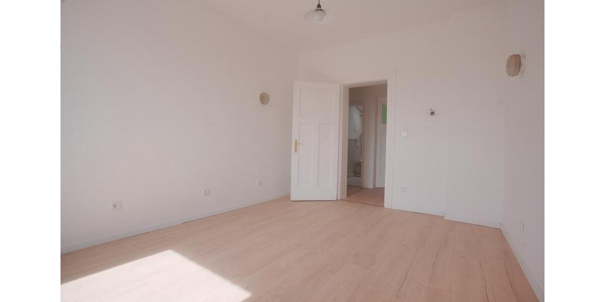 Dachgeschoßwohnung Mülheim an der Ruhr - 3 Zimmer, 92 m&sup2;, 910&euro; | Angebot:26688507