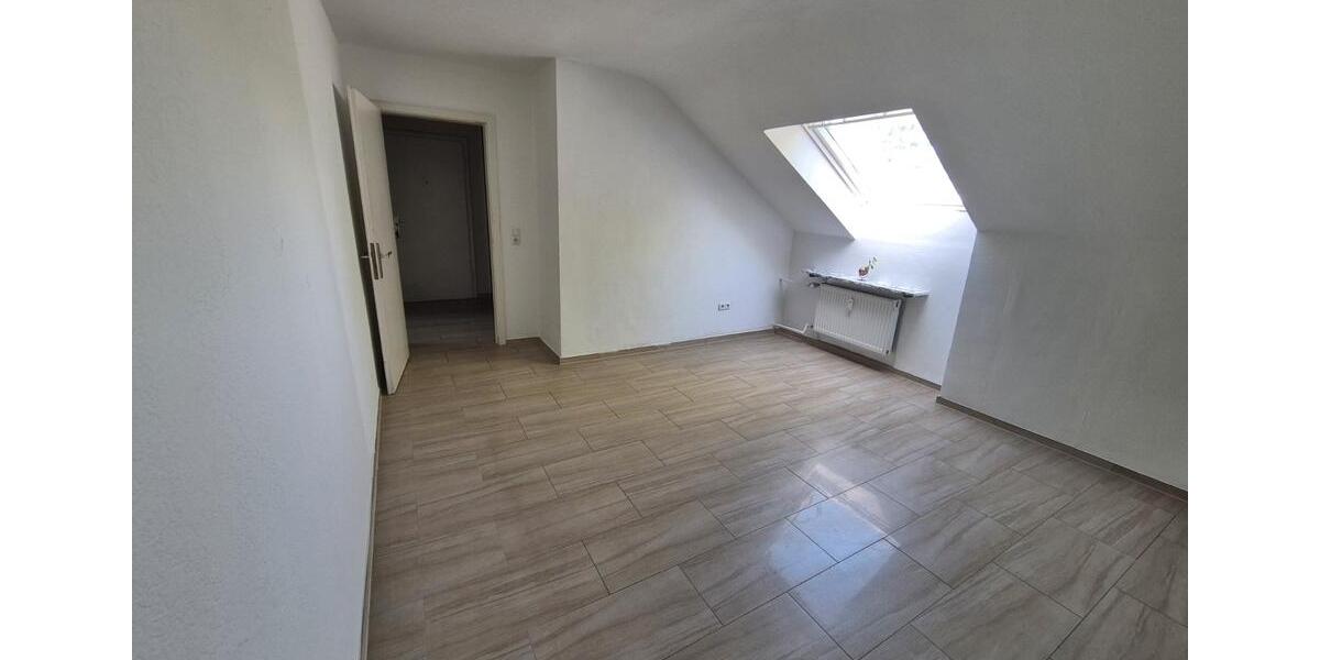 Dachgeschoßwohnung Duisburg Essenberg - 3 Zimmer, 68 m&sup2;, 760&euro; | Angebot:26702250