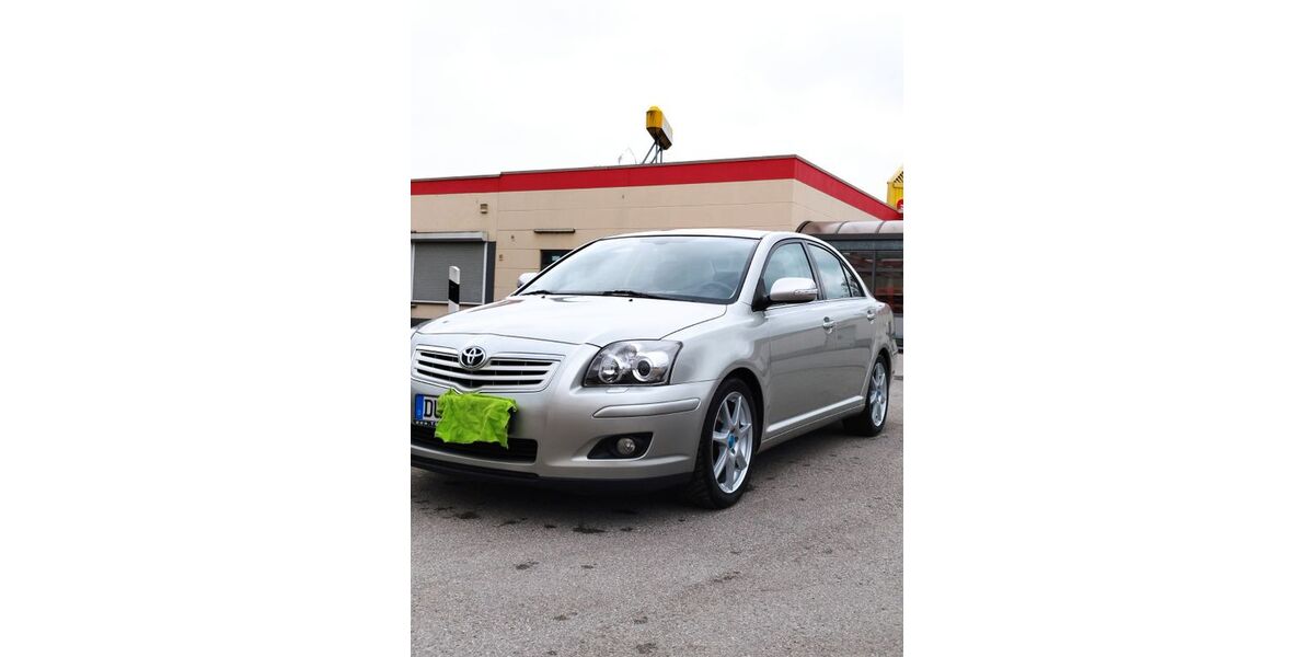 Toyota Avensis 209.000 km 4.880 &euro; Duisburg 47226