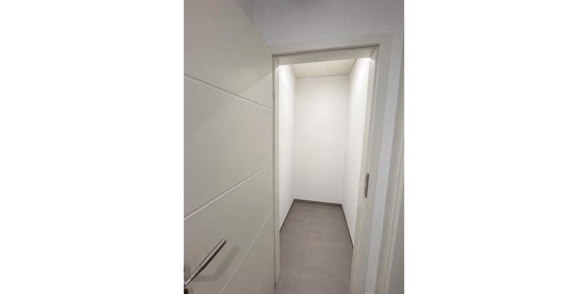 Dachgeschoßwohnung Duisburg Rheinhausen - 3.5 Zimmer, 80 m&sup2;, 190.000&euro; | Angebot:27258760