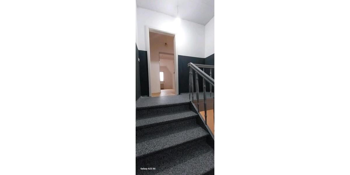 Dachgeschoßwohnung Gelsenkirchen Gelsenkirchen-Nord - 1 Zimmer, 90 m&sup2;, 817&euro; | Angebot:25891433