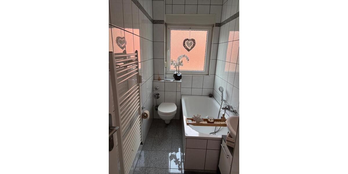 Etagenwohnung Duisburg Essenberg - 4 Zimmer, 100 m&sup2;, 190.000&euro; | Angebot:26115477